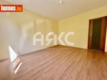 Тристаен, 86m²