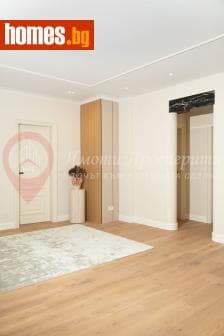 Тристаен, 102m²