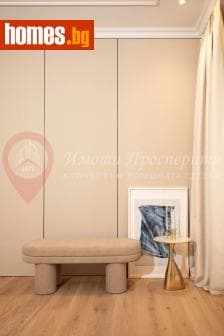 Тристаен, 102m²