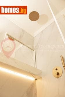 Тристаен, 102m²
