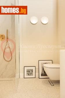 Тристаен, 102m²
