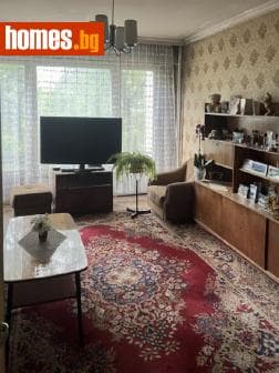 Тристаен, 80m²