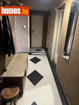 Тристаен, 80m²