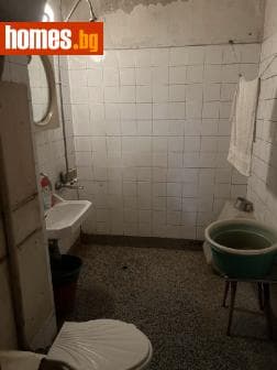 Тристаен, 80m²