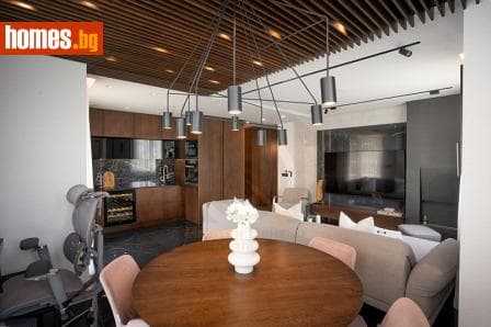Тристаен, 103m²
