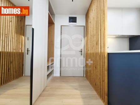 Тристаен, 62m²