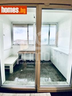 Тристаен, 71m²