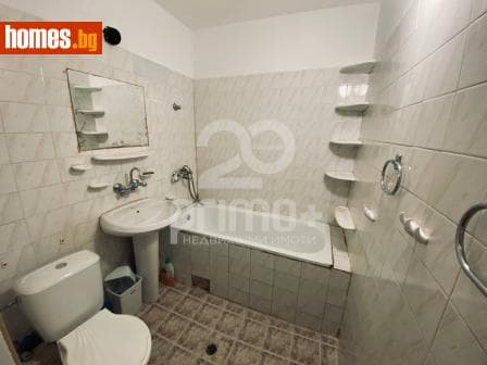 Тристаен, 71m²