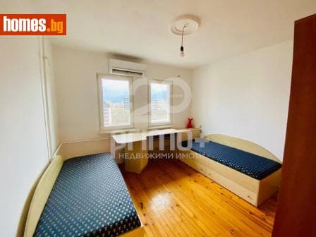 Тристаен, 71m²