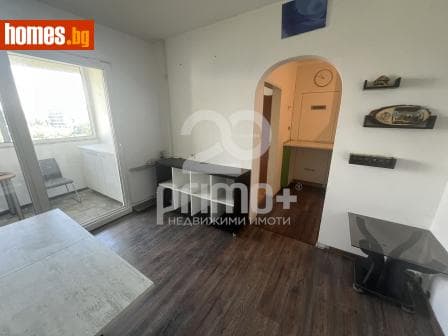 Тристаен, 71m²