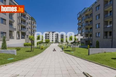 Тристаен, 216m²