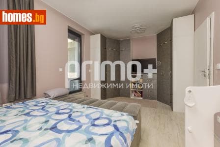 Тристаен, 216m²