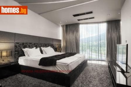 Тристаен, 224m²