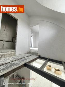 Тристаен, 150m²