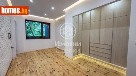 Тристаен, 80m²