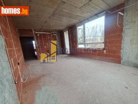 Тристаен, 102m²