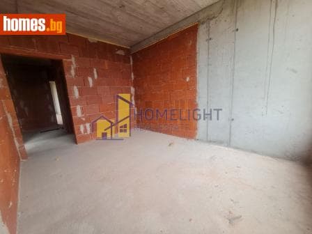 Тристаен, 102m²