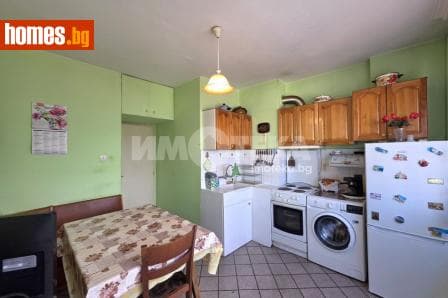 Тристаен, 85m²