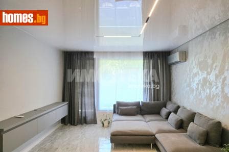 Тристаен, 126m²