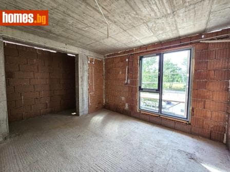 Тристаен, 99m²