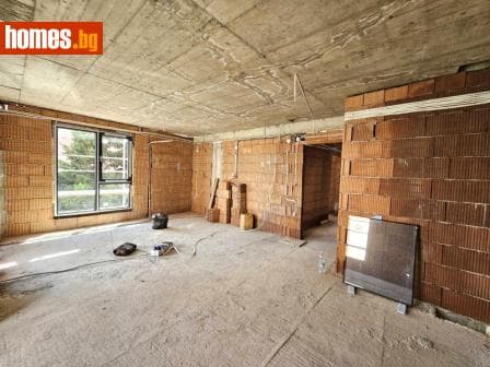 Тристаен, 99m²
