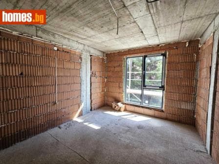 Тристаен, 99m²