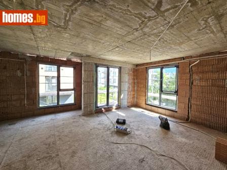 Тристаен, 99m²