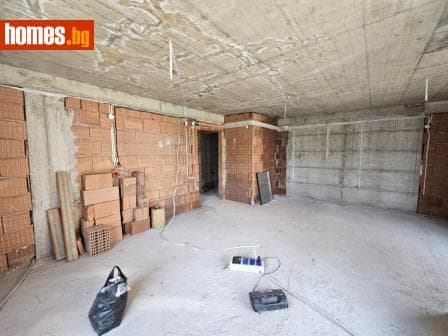 Тристаен, 99m²