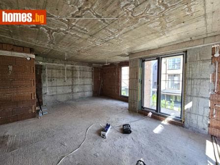 Тристаен, 99m²