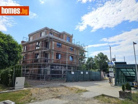 Тристаен, 99m²