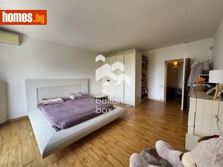 Тристаен, 162m²