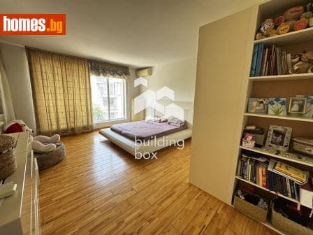 Тристаен, 162m²