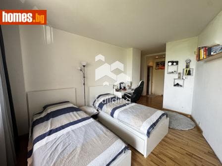 Тристаен, 162m²
