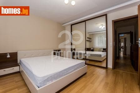 Тристаен, 92m²