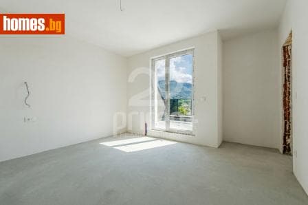 Тристаен, 160m²