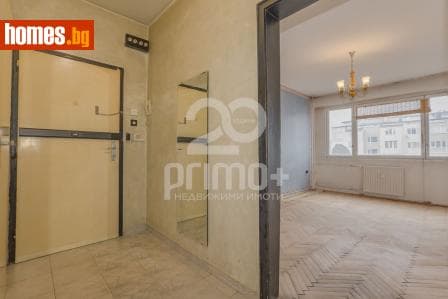 Тристаен, 76m²