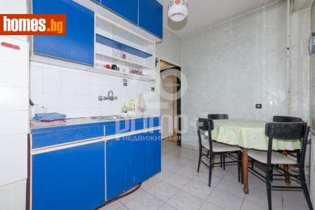 Тристаен, 76m²