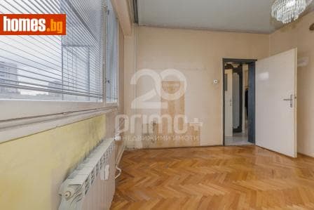 Тристаен, 76m²