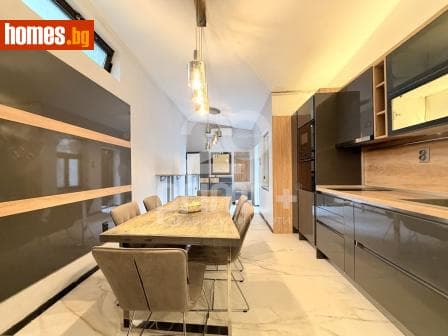 Тристаен, 74m²