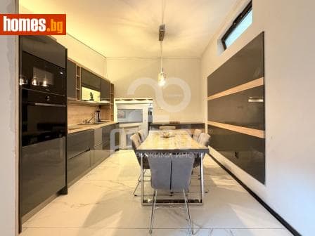 Тристаен, 74m²