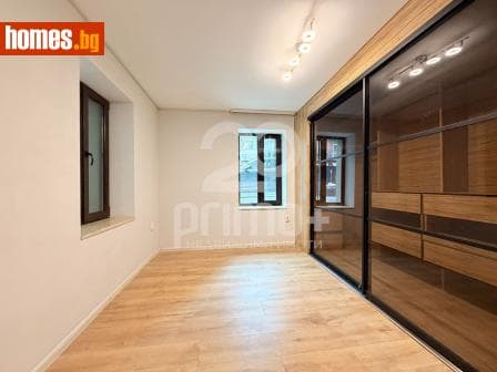 Тристаен, 74m²