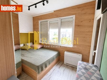 Тристаен, 68m²