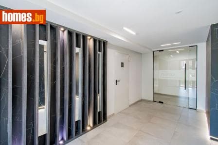 Тристаен, 107m²