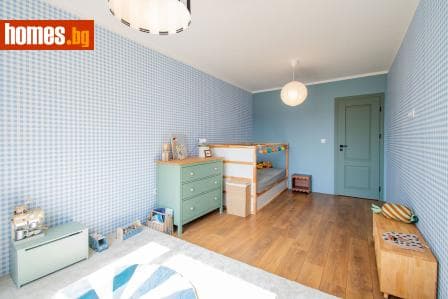 Тристаен, 107m²