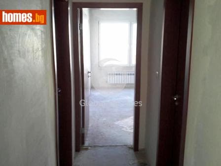 Тристаен, 136m²