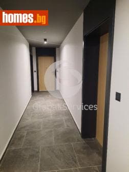 Тристаен, 93m²