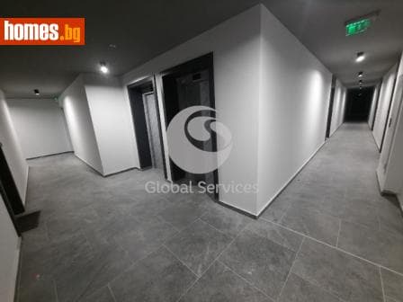 Тристаен, 93m²