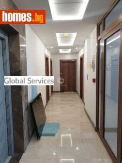 Тристаен, 218m²
