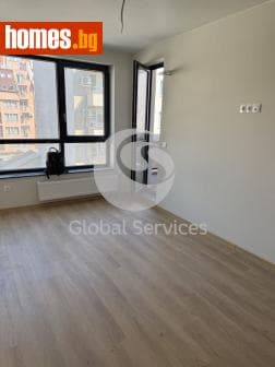 Тристаен, 121m²