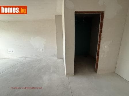 Тристаен, 105m²